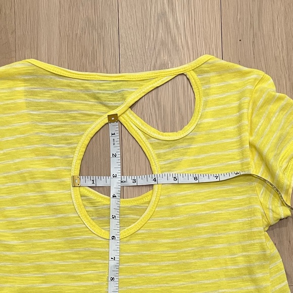 Anthropologie Left of Center Cutout Key Hole Open Back Tee Shirt Top Yellow XS - Picture 9 of 10